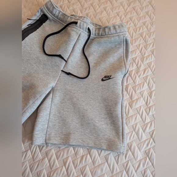 Nike Sportswear Tech Fleece ShortsDark Grey Heather/Black LA Clippers Sz.L - Picture 2 of 6